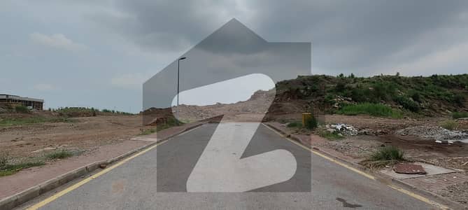 بحریہ انکلیو بحریہ ٹاؤن,اسلام آباد میں 8 مرلہ رہائشی پلاٹ 1.3 کروڑ میں برائے فروخت۔