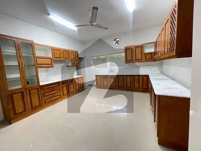 ایف ۔ 10 اسلام آباد میں 5 کمروں کا 1 کنال مکان 4.0 لاکھ میں کرایہ پر دستیاب ہے۔