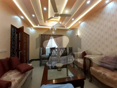 صائمہ لگژری ہومز کراچی میں 4 کمروں کا 10 مرلہ مکان 3.45 کروڑ میں برائے فروخت۔