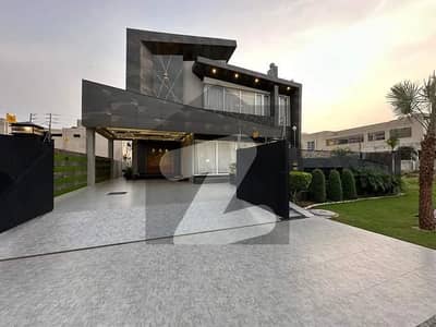 1 Kanal Luxury House Available For Sale