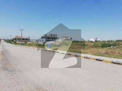 برکی روڈ کینٹ,لاہور میں 13 کنال رہائشی پلاٹ 14.0 کروڑ میں برائے فروخت۔