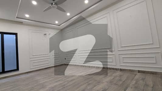 1 KANAL BASEMENT FACING PARK 3 BED ATTACH BATHROOM KITCHEN TV LOUNGE DRWAING DINING STORE ROOM