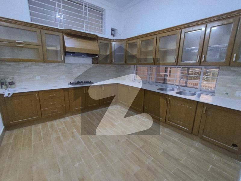 40x80 14 Marla Upper portion for Rent G-13