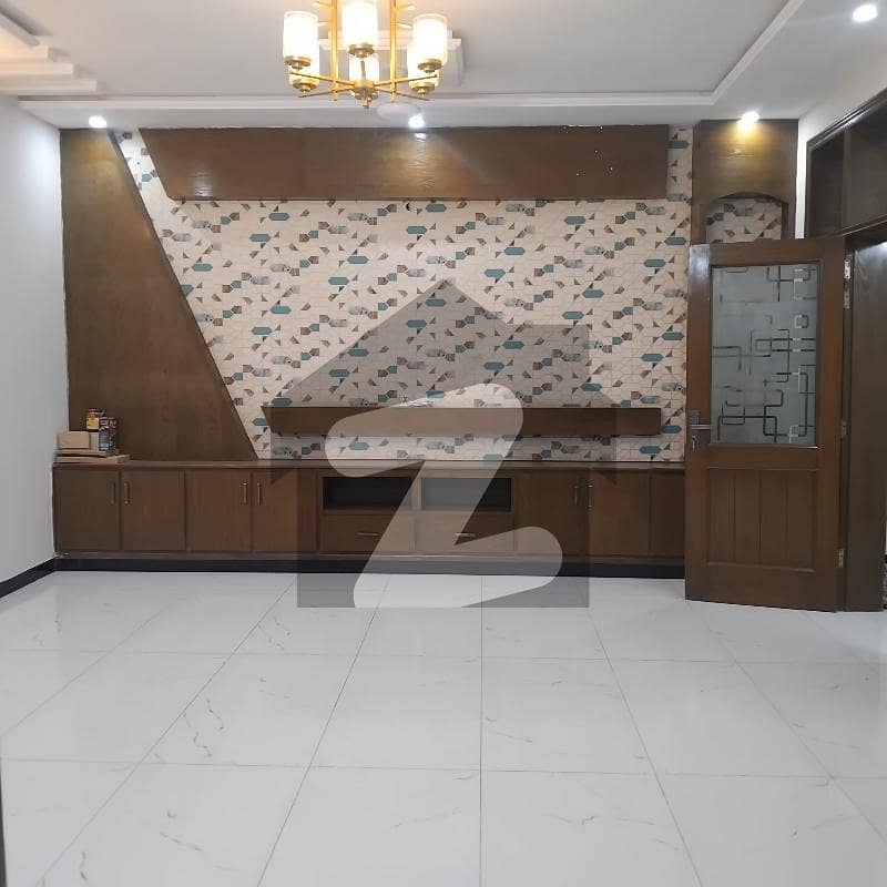 جی ۔ 13 اسلام آباد میں 3 کمروں کا 10 مرلہ زیریں پورشن 1.25 لاکھ میں کرایہ پر دستیاب ہے۔