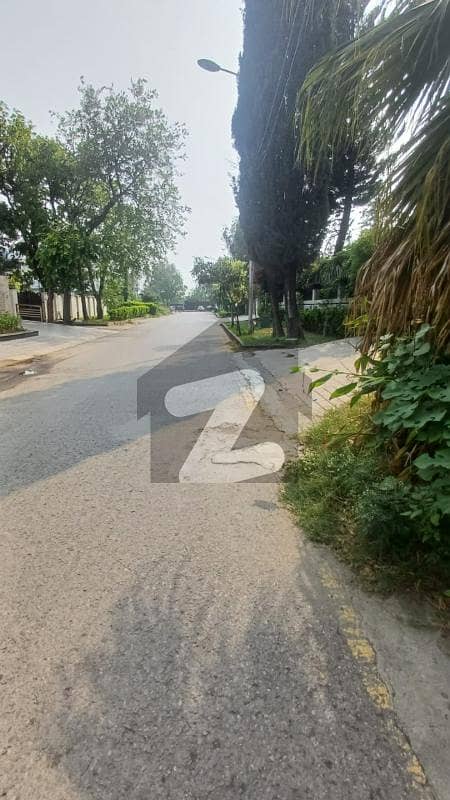 888 Sq. Yards House Perfect For Building A New Home