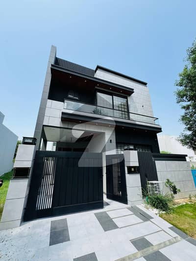 5 MARLA BRAND NEW ULTRA MODERN HOUSE FOR SALE IN DHA RAHBER