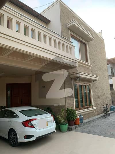 600 Sqr Yds Bungalow Between Muslim & Bukhari East Open Marble Flooring But Beautifully Maintained 600 Sqr Yds Bungalow Between Muslim & Bukhari East Open Marble Flooring But Beautifully Maintained