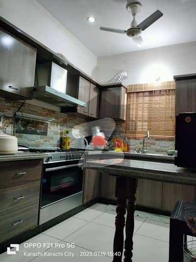 3 BED-DD FLAT (2ND FLOOR WITH ROOF TOP) JUST VAILABLE FOR SALE IN KINGS COTTAGES, BOUNDARY WALL PROJECT, BLOCK-7 GULISTAN-E-JAUHAR KARACHI