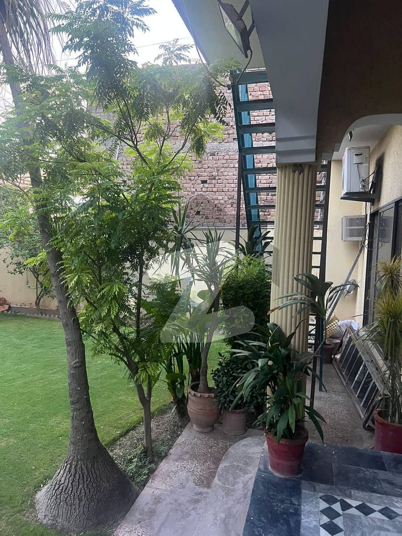 حیات آباد فیز 6 حیات آباد,پشاور میں 6 کمروں کا 1 کنال مکان 7.2 کروڑ میں برائے فروخت۔