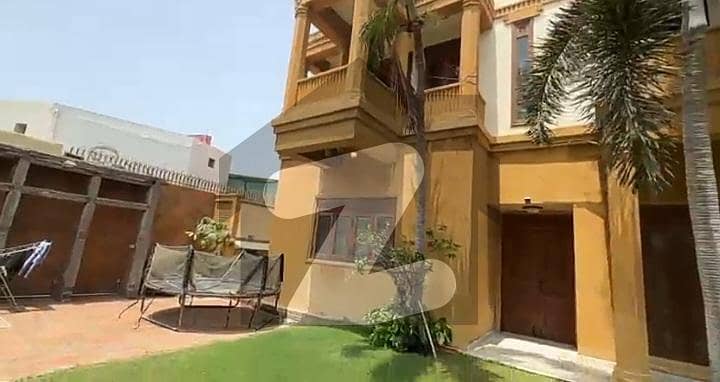 Clifton 2000 Square Yards House Up For rent