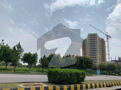In Block D (likely in the D Markaz commercial area)measuring 5050 (10 Marla, ~2,500sq. ft)is a fully developed, possession-ready commercial plot in a prime location.