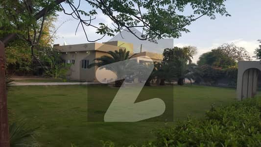 مانگا منڈی لاہور میں 11 کمروں کا 8 کنال فارم ہاؤس 4.0 کروڑ میں برائے فروخت۔