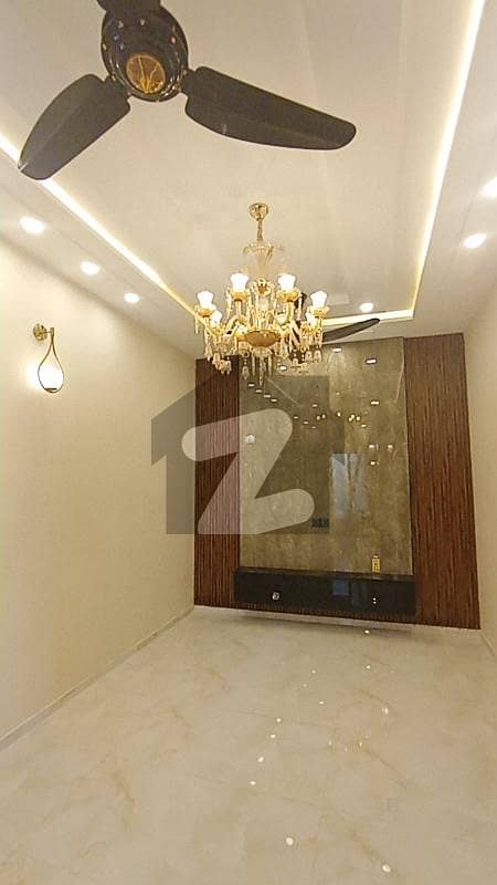 ممتاز سٹی اسلام آباد میں 4 کمروں کا 8 مرلہ مکان 3.2 کروڑ میں برائے فروخت۔