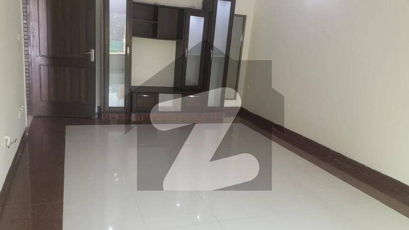 ایف ۔ 6 اسلام آباد میں 3 کمروں کا 18 مرلہ بالائی پورشن 2.6 لاکھ میں کرایہ پر دستیاب ہے۔