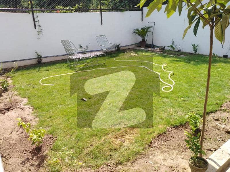 ایف ۔ 8 اسلام آباد میں 4 کمروں کا 1 کنال مکان 4.5 لاکھ میں کرایہ پر دستیاب ہے۔