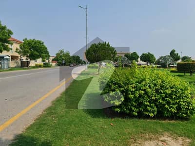 ڈی ایچ اے فیز 7 - بلاک وائے فیز 7,ڈیفنس (ڈی ایچ اے),لاہور میں 1 کنال رہائشی پلاٹ 4.1 کروڑ میں برائے فروخت۔