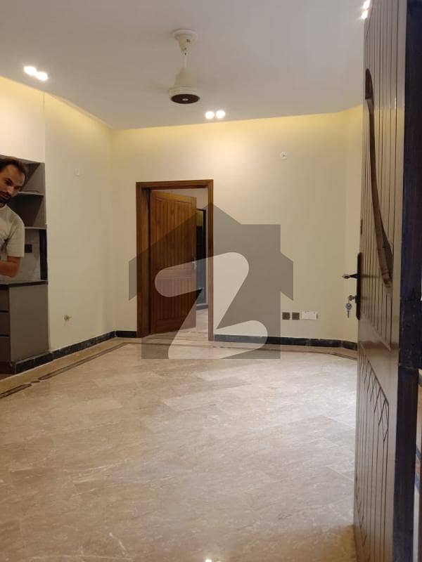 ای ۔ 11 اسلام آباد میں 4 کمروں کا 10 مرلہ مکان 2.7 لاکھ میں کرایہ پر دستیاب ہے۔