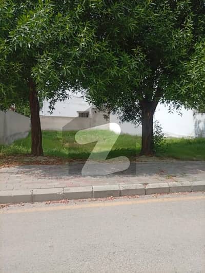 5.75 MARLA CORNER COMMERCIAL PLOT FOR SALE IN VALANCIA TOWN LAHORE GOOD LOCATION