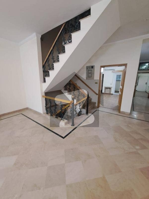 HOUSE FOR RENT IN F6 HOUSE FOR RENT IN F6