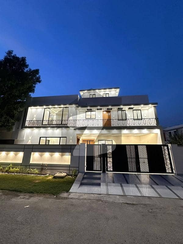 9 MARLA HOUSE AVAILABLE FOR RENT 9 MARLA HOUSE AVAILABLE FOR RENT