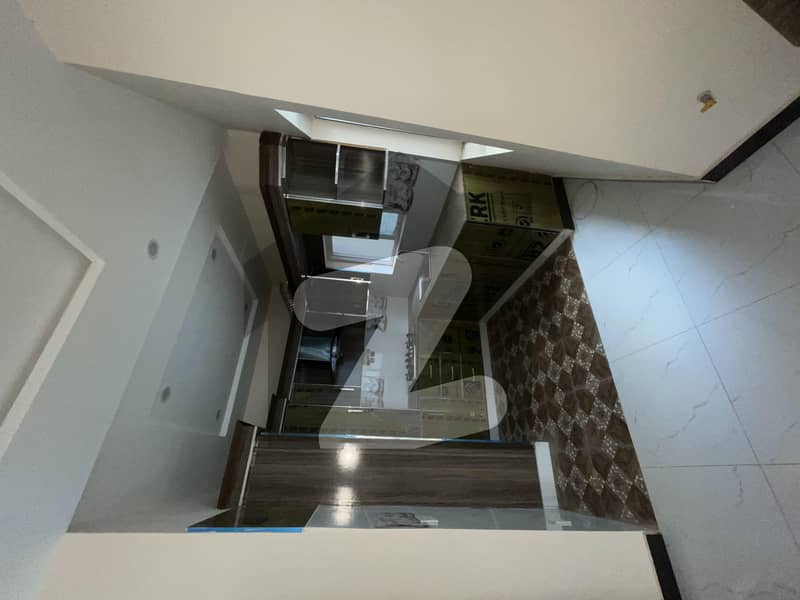 Bahria Enclave 10 Marla house Ideal location