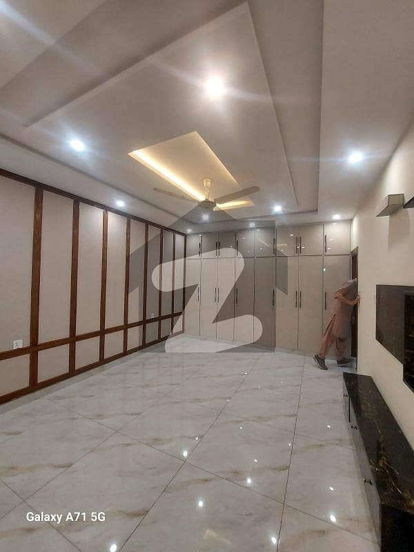 جی ۔ 9 اسلام آباد میں 9 کمروں کا 14 مرلہ مکان 6.0 لاکھ میں کرایہ پر دستیاب ہے۔