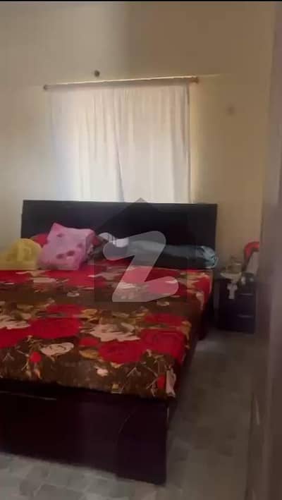 طارق روڈ کراچی میں 4 مرلہ پینٹ ہاؤس 1.25 کروڑ میں برائے فروخت۔