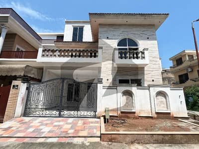جی ۔ 11/2 جی ۔ 11,اسلام آباد میں 5 کمروں کا 8 مرلہ مکان 8.95 کروڑ میں برائے فروخت۔