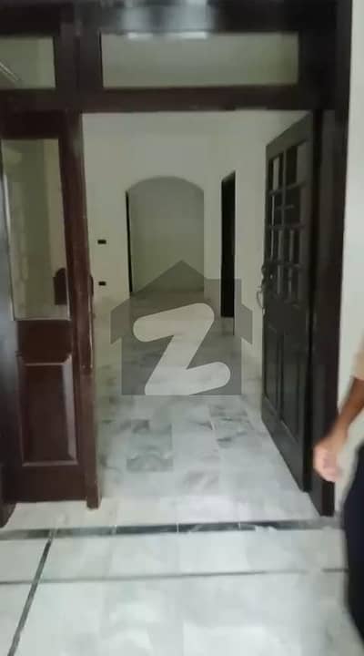 گلبرگ 2 گلبرگ,لاہور میں 7 کمروں کا 2 کنال مکان 6.95 لاکھ میں کرایہ پر دستیاب ہے۔