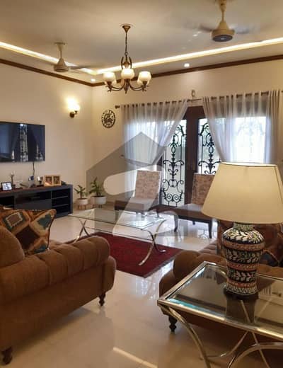ڈی ایچ اے فیز 8 ڈی ایچ اے ڈیفینس,کراچی میں 6 کمروں کا 1 کنال مکان 20.0 کروڑ میں برائے فروخت۔