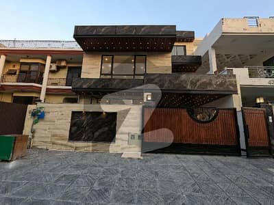جی ۔ 10/2 جی ۔ 10,اسلام آباد میں 8 کمروں کا 12 مرلہ مکان 12.5 کروڑ میں برائے فروخت۔