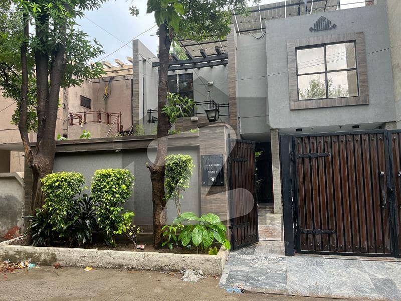 10 Marla Office Available In Gulberg 3 For rent