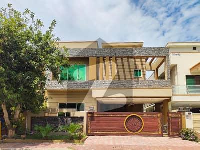 10 Marla Hot Property Elegant & Spacious Family Home