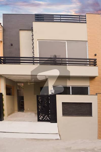 5 Marla Fabulous Ultra Modern Slightly Used Like Brand New House On Top Location, Near Park, Mosque, Main Market And School On Very Reasonable Price