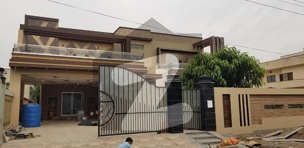 32 Marla with Swimming Pool Collage Road