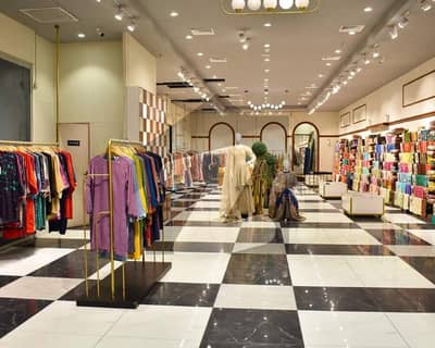 18 MARLA STUNNING PLAZA FOR SALE WITH HIGH RENTAL INCOME AT MAIN CHENONE ROAD NEAR DGROUND FAISALABAD