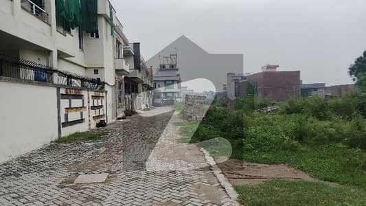کَکے ولی سیالکوٹ میں 8 مرلہ رہائشی پلاٹ 1.3 کروڑ میں برائے فروخت۔
