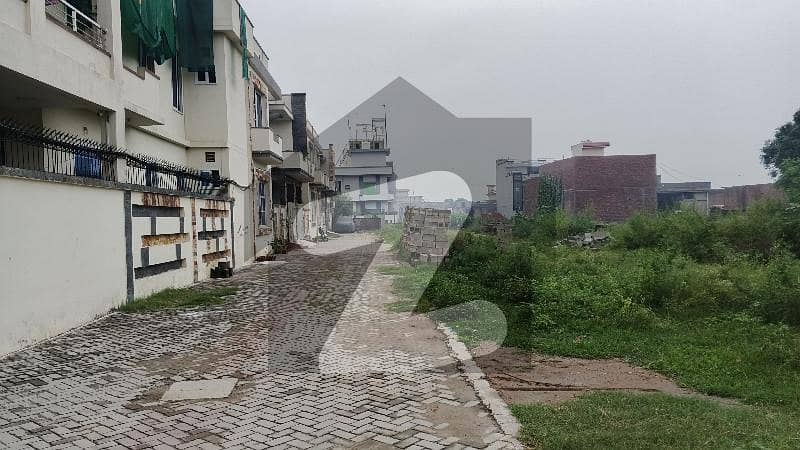 کَکے ولی سیالکوٹ میں 8 مرلہ رہائشی پلاٹ 1.3 کروڑ میں برائے فروخت۔