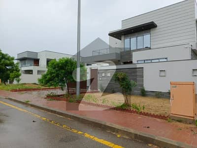 Ready to move 272sq yd 5Bedroom DDL Luxury Villa FOR SALE. Only 3km from Main Entrance of BTK. Near MIDWAY Commercial, Parks, Masjid and Gallery.