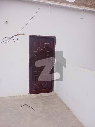 64 Yard 2nd Floor 1 Bed Lounge Precast West Open Without Owner Near Younis Masjid