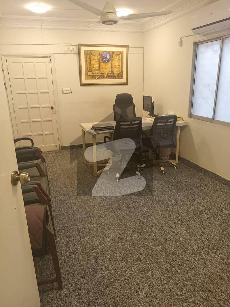 OFFICE SPACE 4 ROOMS AND HALL BEST LOCATION GULSHAN CHOWRANGI