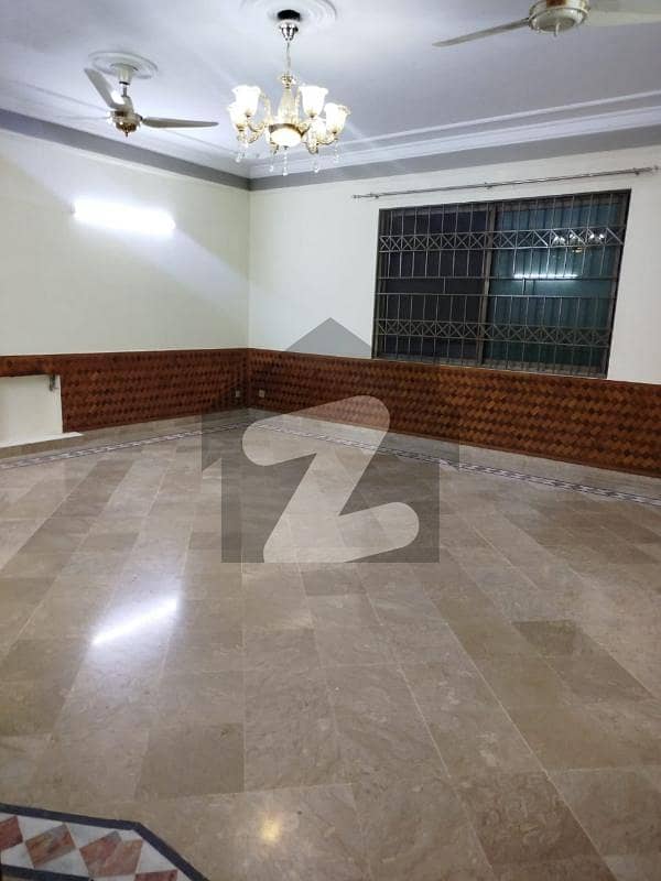 F-11 Beautiful Ground Portion 4 Bed Attach Bath Separate Gate