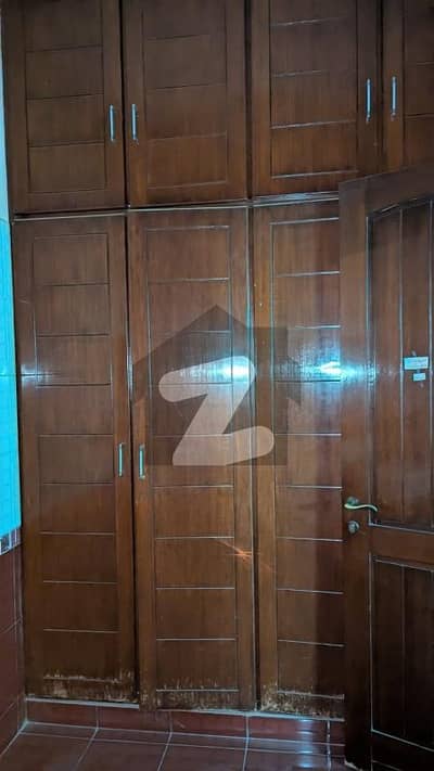 1200 Sq Yd Well Maintain New Luxury Double Storey House For Rent 6 bed dd Block F