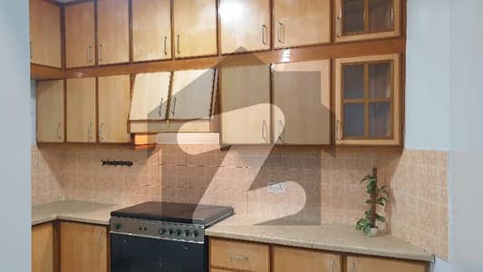 اولڈ کلفٹن کراچی میں 3 کمروں کا 9 مرلہ فلیٹ 1.25 لاکھ میں کرایہ پر دستیاب ہے۔