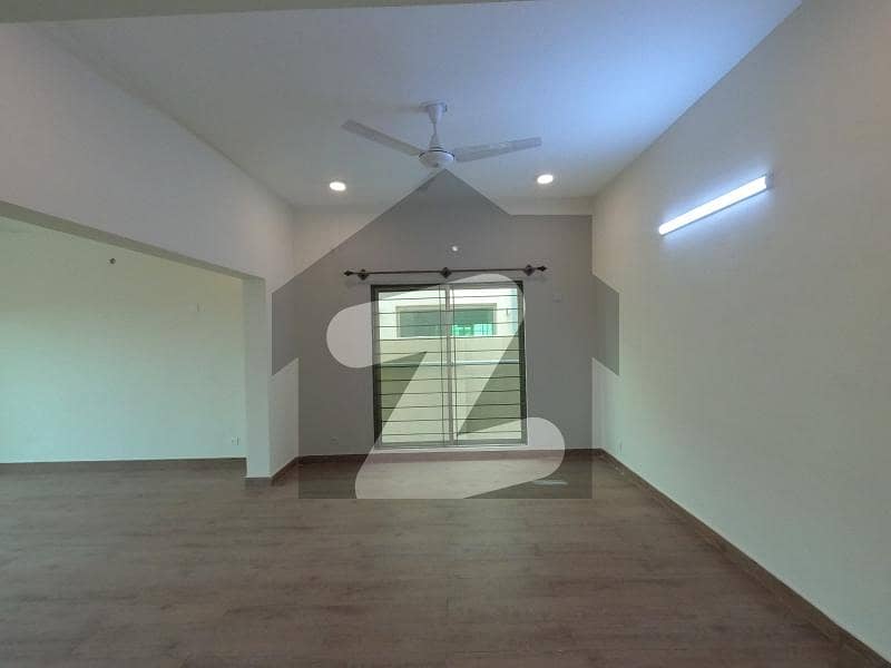 300 Square Yards House In Only Rs. 58500000