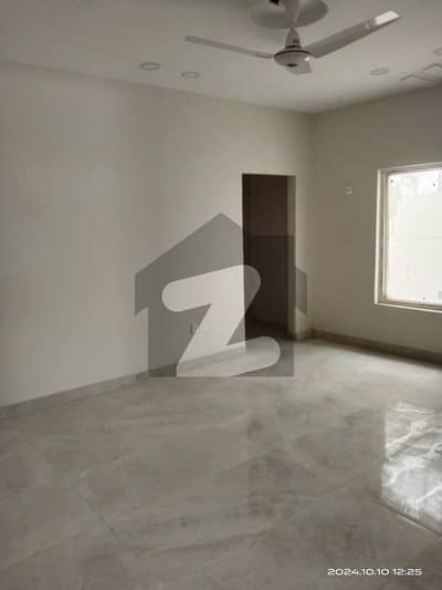 350 Sq Yards Of Comfort & Convenience In Prime Location