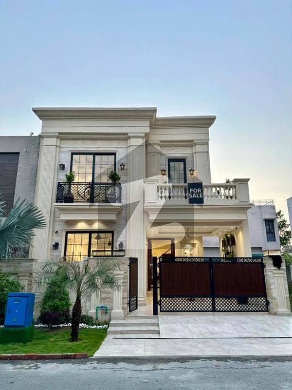 200 Sq Yard Ultra Luxury House Available For Sale
