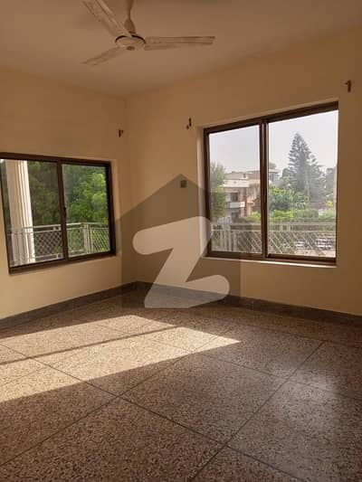 F-10 Upper VIP Ideal Portion Separate Entrance Separate Meter All Facilities Available