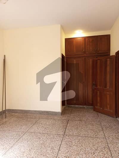 F-10 Upper VIP Ideal Portion Separate Entrance Separate Meter All Facilities Available
