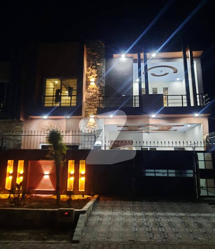 7 Marla Main Double Road House For Sale In B-17